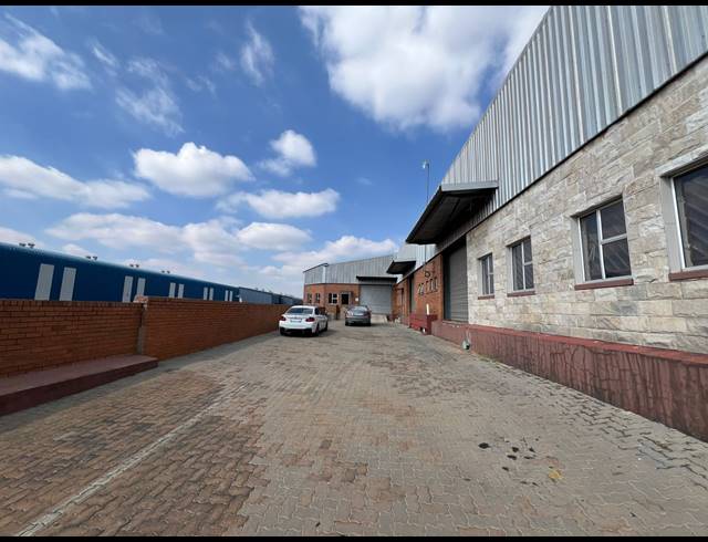 320M² WAREHOUSE TO LET IN SUNDERLAND RIDGE